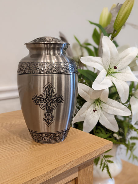 Urne funéraire avec croix